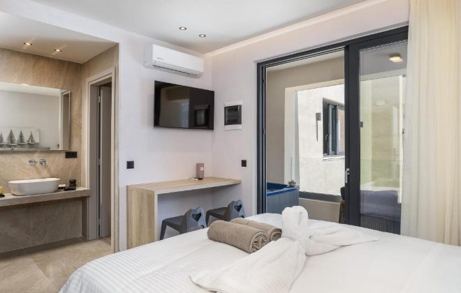 14) Standard-Suite-with-Jacuzzi-Suite