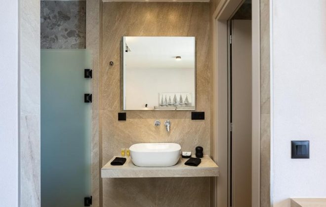 8a) Standard-Suite-with-Jacuzzi-Suite