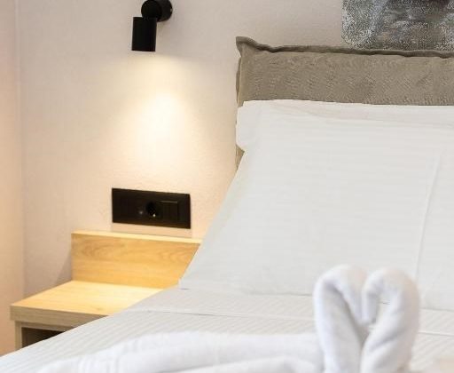 9) Standard-Suite-with-Jacuzzi-Suite